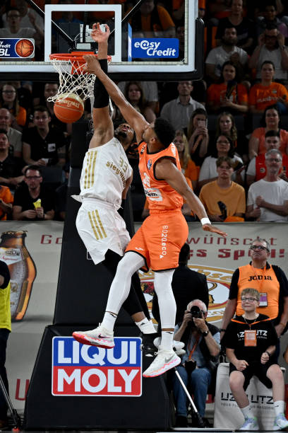 未因此退缩 未因此退缩