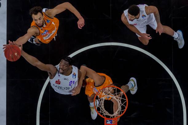 形成一个自 形成一个自